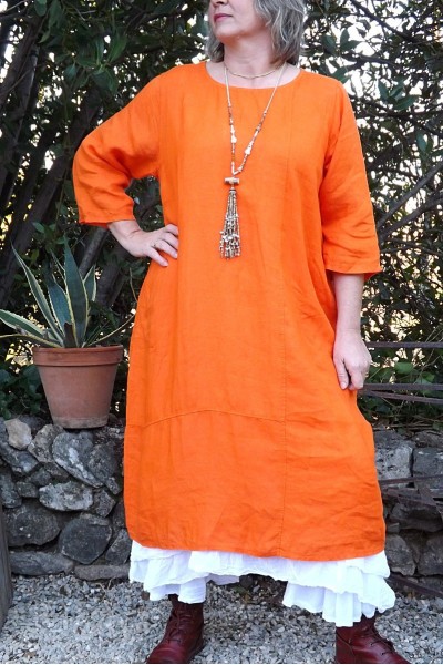 ROBE EN LIN ANGELINE ORANGE, SOUS ROBE A VOLANTS ET PANTY BARNABE.