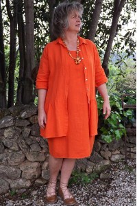 Robe lin orange Eva et la veste lin Garance