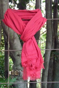 Foulard voile de coton framboise