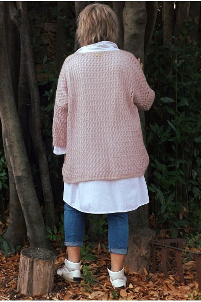 Pull ajouré Lucien oversize rose, chemise Camille et pantalon Roméo