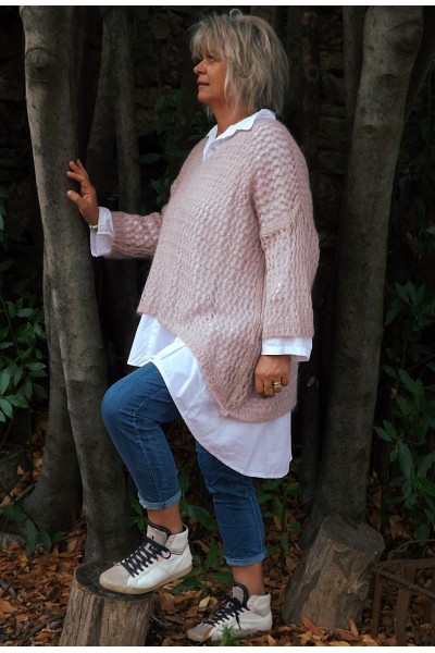 Pull ajouré Lucien oversize rose, chemise Camille et pantalon Roméo