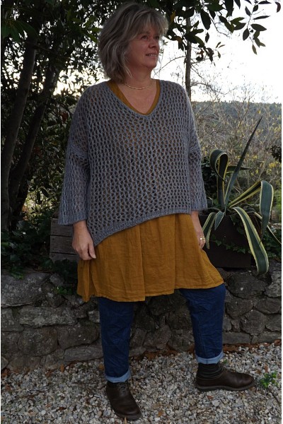 Pull ajouré Lucien oversize gris, chemise Camille et pantalon Roméo