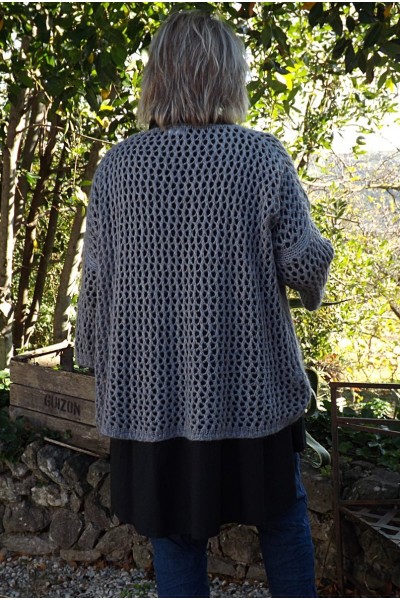 Pull ajouré Lucien oversize gris, chemise Camille et pantalon Roméo