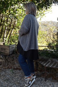 Pull ajouré Lucien oversize gris, chemise Camille et pantalon Roméo