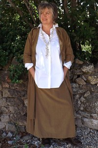 Jupe velours Elsa havane, chemise Chloé et veste velours Julia