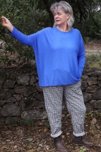 Pull léger Auguste grande taille bleu roi et pantalon Garry