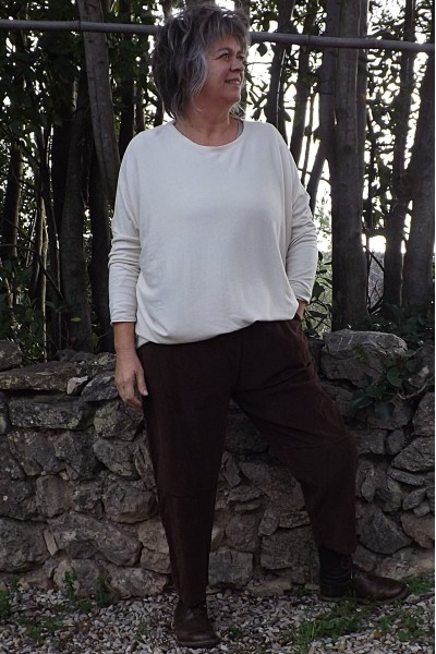 Pull léger Auguste grande taille crème et pantalon Alésio choco