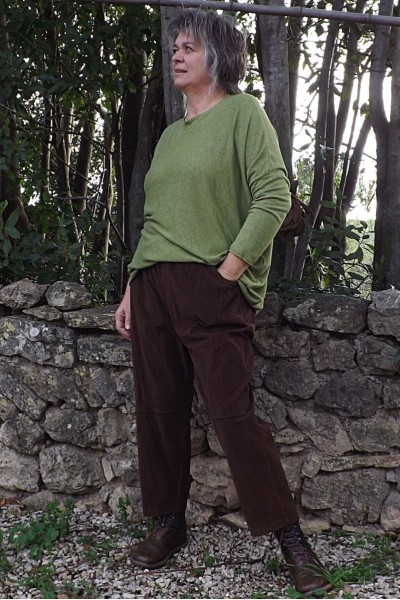 Pull léger Auguste grande taille vert olive et pantalon Alésio velours