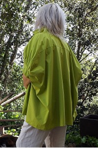 Chemise Oversize Hélène acacia et pantalon lin Gabriel.