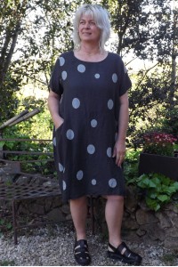 Robe longue en lin grande taille de couleur anthracite à pois