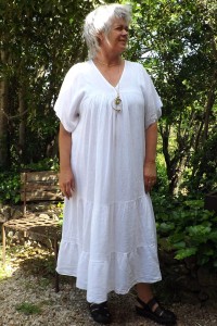 Robe longue en lin grande taille col V de couleur blanche