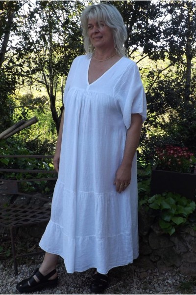 Robe longue en lin grande taille col V de couleur blanche