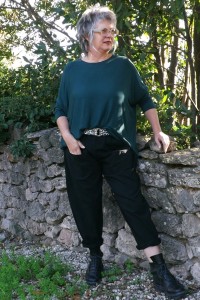 Pantalon Antonin noir et pull Auguste sapin.