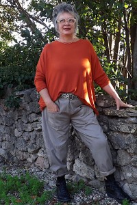 pantalon Antonin taupe et pull Auguste potiron.